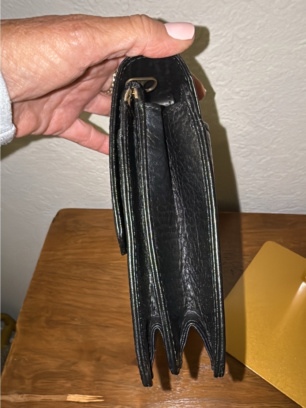 Authenticated card included with this Vintage Burberrys clutch black leather - Picture 10 of 16
